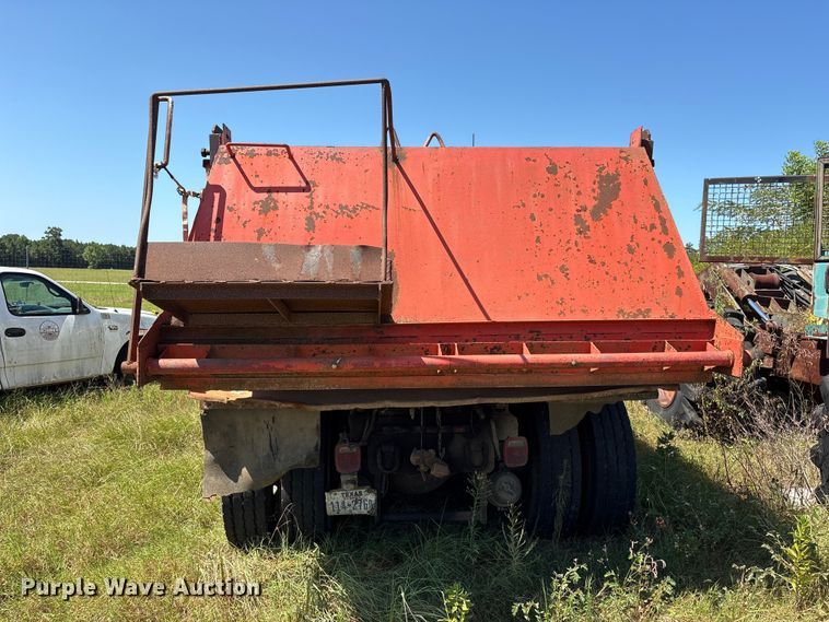 image for item EU0830 1998 International 2574 dump truck