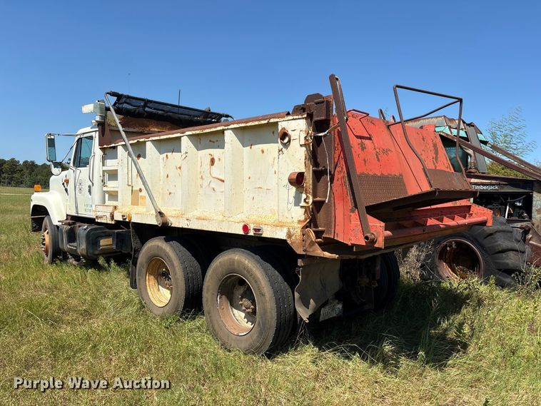 image for item EU0830 1998 International 2574 dump truck
