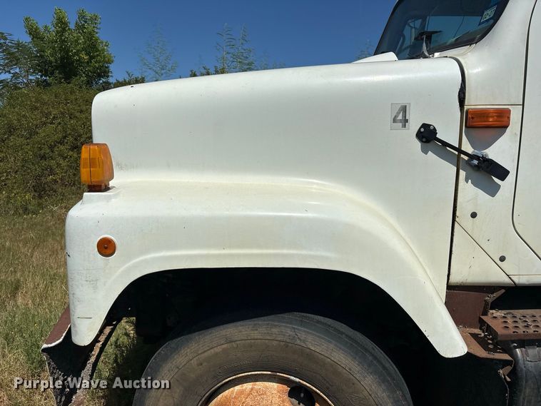 image for item EU0830 1998 International 2574 dump truck