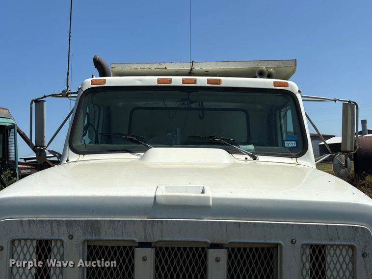 image for item EU0830 1998 International 2574 dump truck