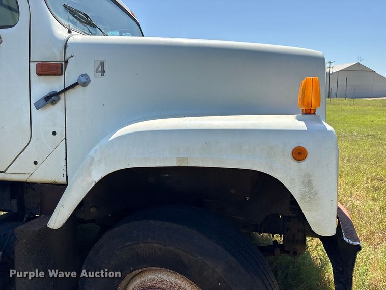 image for item EU0830 1998 International 2574 dump truck