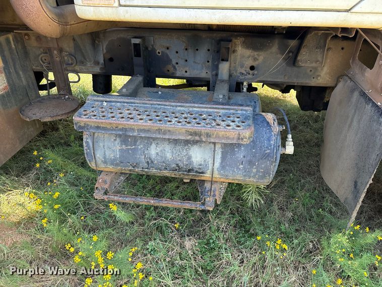 image for item EU0830 1998 International 2574 dump truck