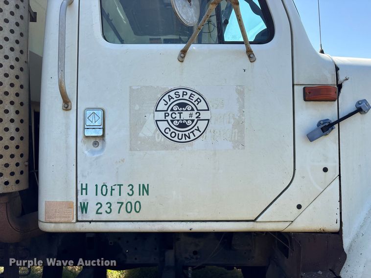 image for item EU0830 1998 International 2574 dump truck
