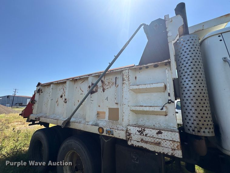 image for item EU0830 1998 International 2574 dump truck
