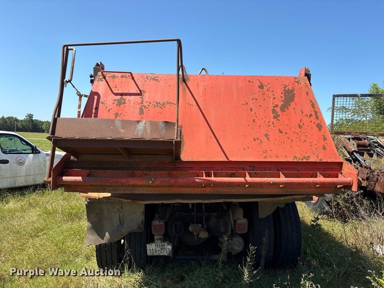 image for item EU0830 1998 International 2574 dump truck