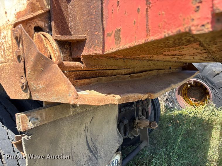 image for item EU0830 1998 International 2574 dump truck