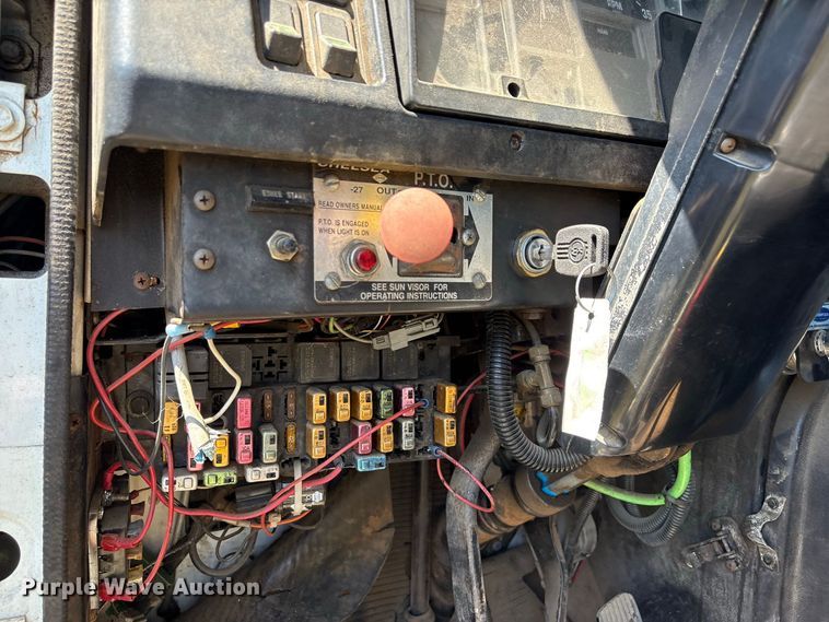 image for item EU0830 1998 International 2574 dump truck