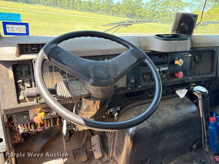 image for item EU0830 1998 International 2574 dump truck