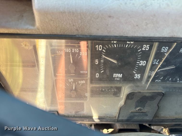image for item EU0830 1998 International 2574 dump truck