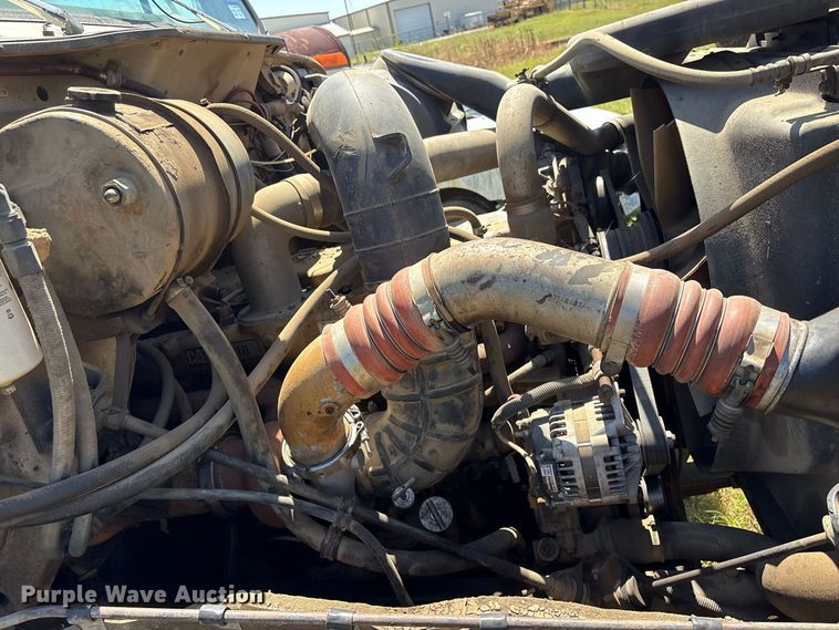 image for item EU0830 1998 International 2574 dump truck