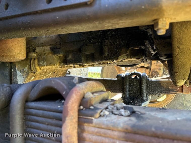image for item EU0830 1998 International 2574 dump truck