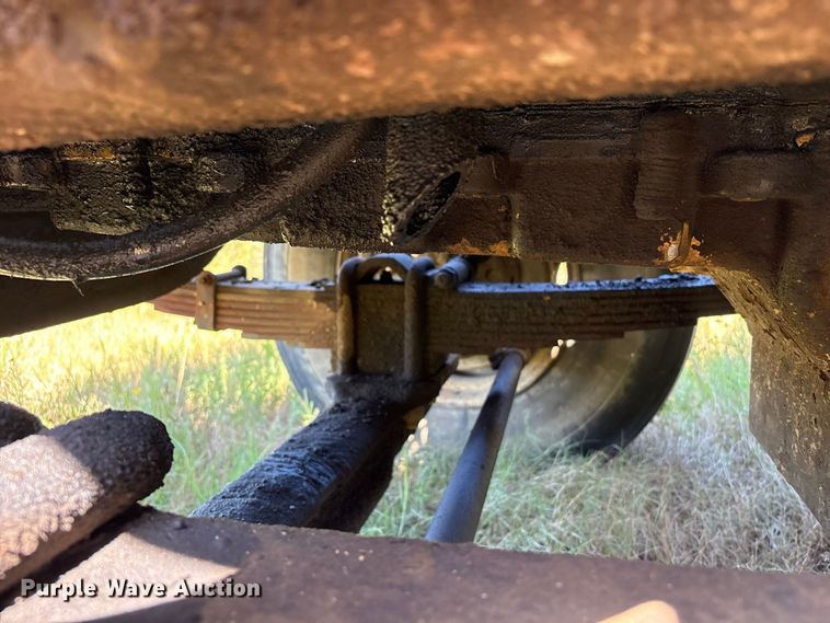 image for item EU0830 1998 International 2574 dump truck