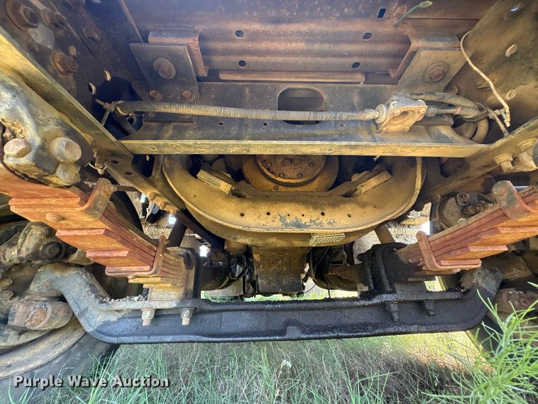 image for item EU0830 1998 International 2574 dump truck