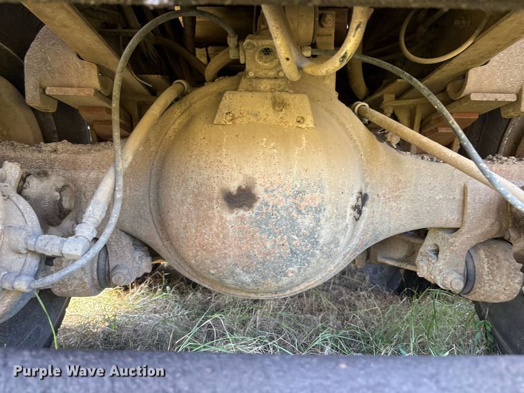 image for item EU0830 1998 International 2574 dump truck
