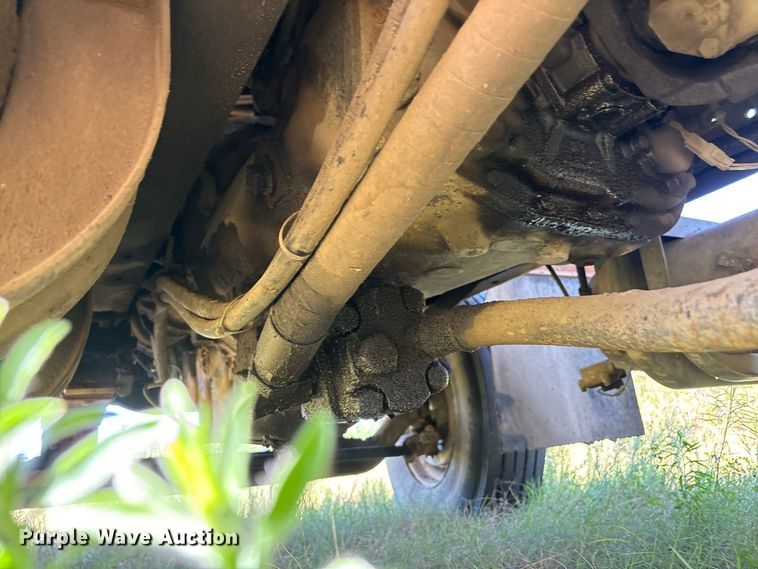 image for item EU0830 1998 International 2574 dump truck