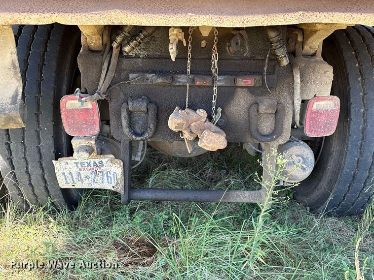 image for item EU0830 1998 International 2574 dump truck