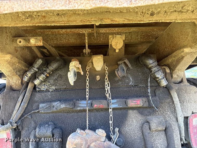 image for item EU0830 1998 International 2574 dump truck