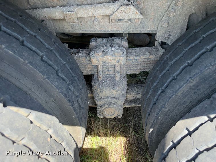 image for item EU0830 1998 International 2574 dump truck