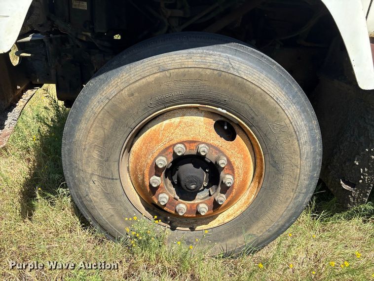 image for item EU0830 1998 International 2574 dump truck