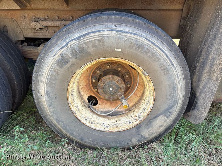 image for item EU0830 1998 International 2574 dump truck