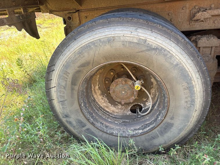 image for item EU0830 1998 International 2574 dump truck