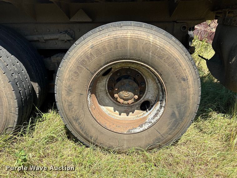 image for item EU0830 1998 International 2574 dump truck