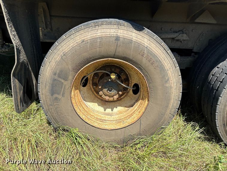 image for item EU0830 1998 International 2574 dump truck