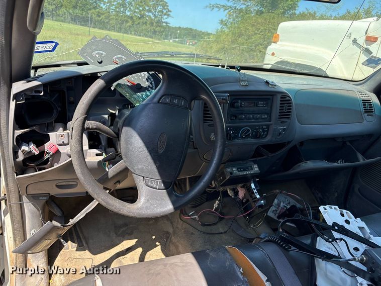 image for item EU0831 2002 Ford F150 pickup truck
