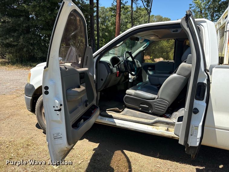 image for item EU0832 2005 Ford F150 Ext. Cab pickup truck