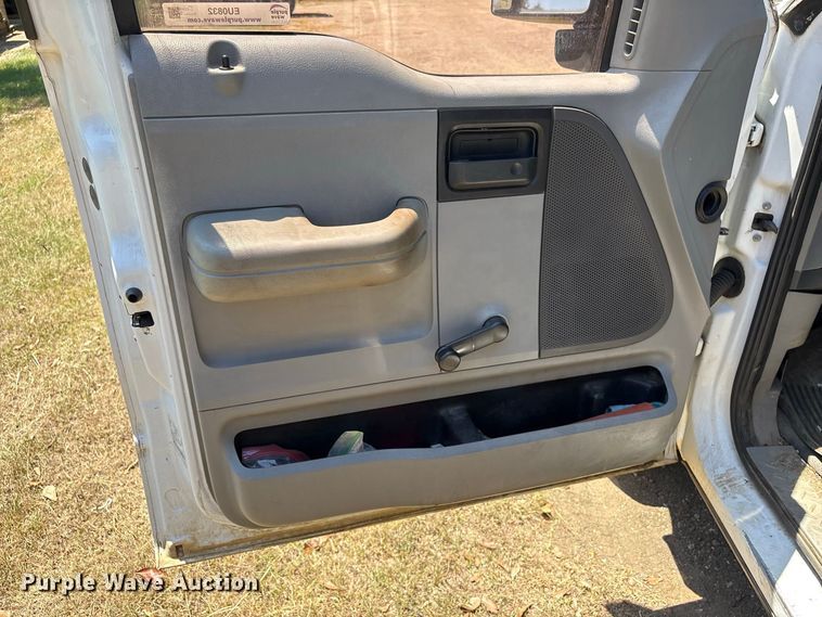 image for item EU0832 2005 Ford F150 Ext. Cab pickup truck