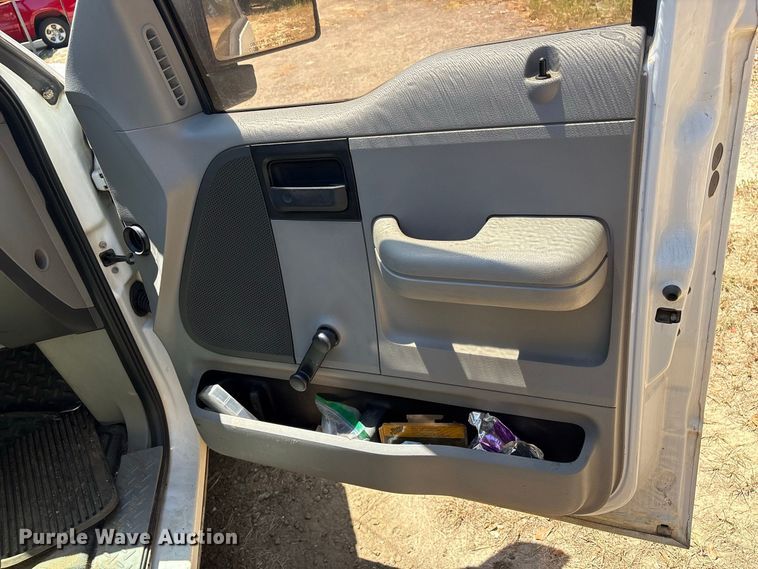 image for item EU0832 2005 Ford F150 Ext. Cab pickup truck