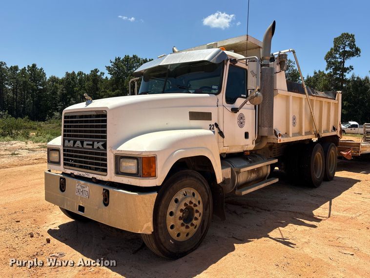 image for item EU0833 2005 Mack CHN dump truck