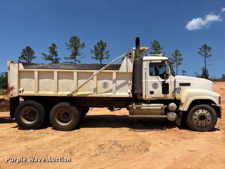 image for item EU0833 2005 Mack CHN dump truck
