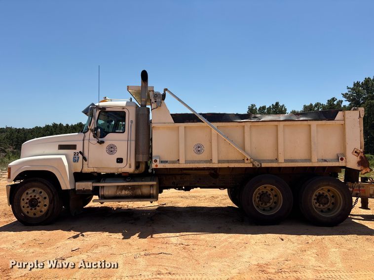 image for item EU0833 2005 Mack CHN dump truck