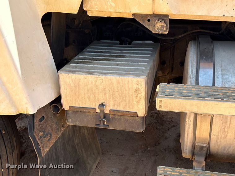 image for item EU0833 2005 Mack CHN dump truck