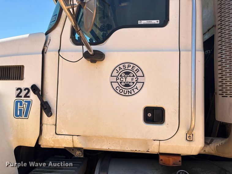 image for item EU0833 2005 Mack CHN dump truck
