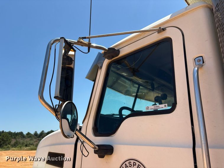 image for item EU0833 2005 Mack CHN dump truck