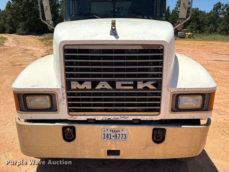 image for item EU0833 2005 Mack CHN dump truck