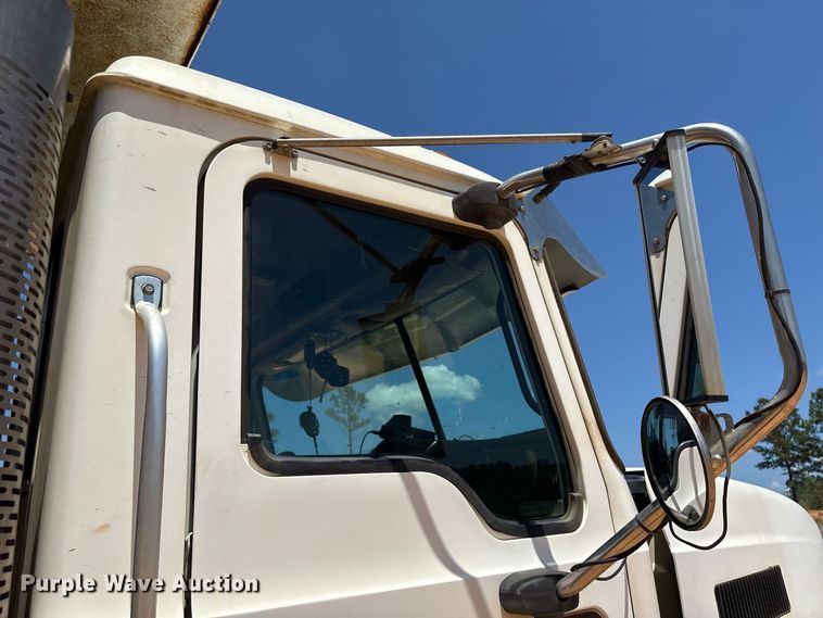 image for item EU0833 2005 Mack CHN dump truck