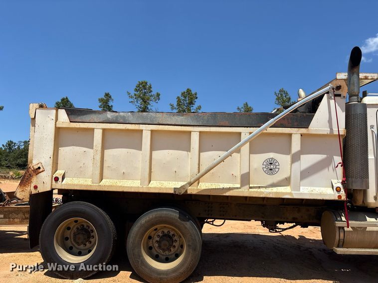 image for item EU0833 2005 Mack CHN dump truck