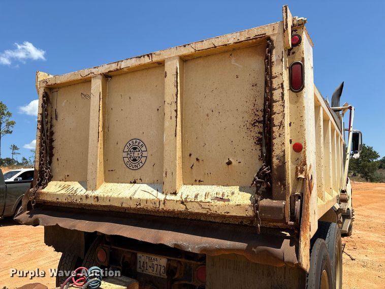 image for item EU0833 2005 Mack CHN dump truck