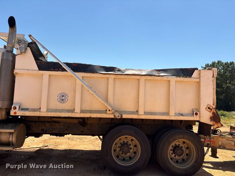 image for item EU0833 2005 Mack CHN dump truck