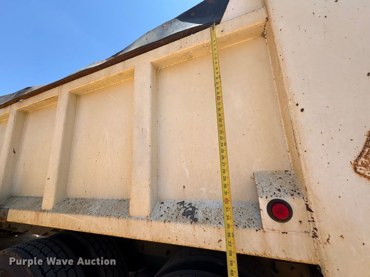 image for item EU0833 2005 Mack CHN dump truck
