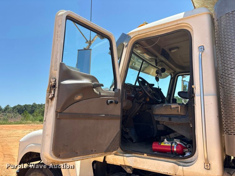 image for item EU0833 2005 Mack CHN dump truck