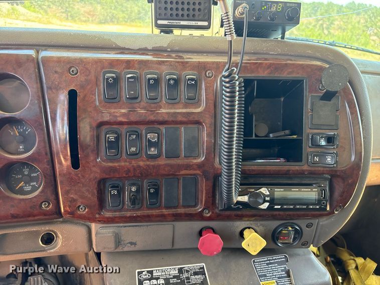 image for item EU0833 2005 Mack CHN dump truck