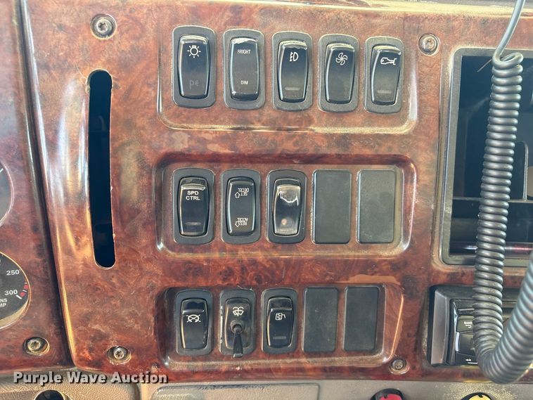 image for item EU0833 2005 Mack CHN dump truck