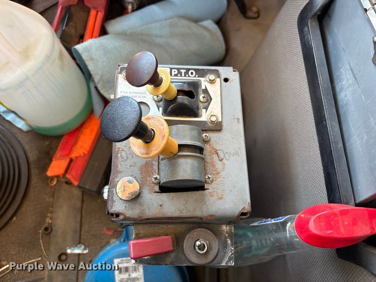 image for item EU0833 2005 Mack CHN dump truck