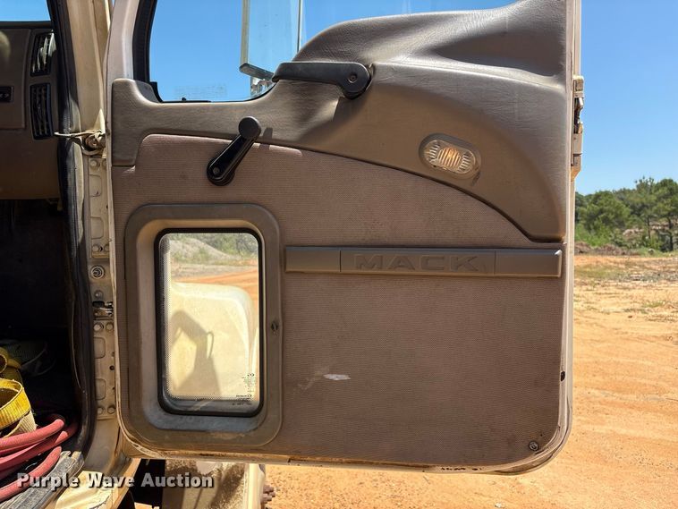image for item EU0833 2005 Mack CHN dump truck