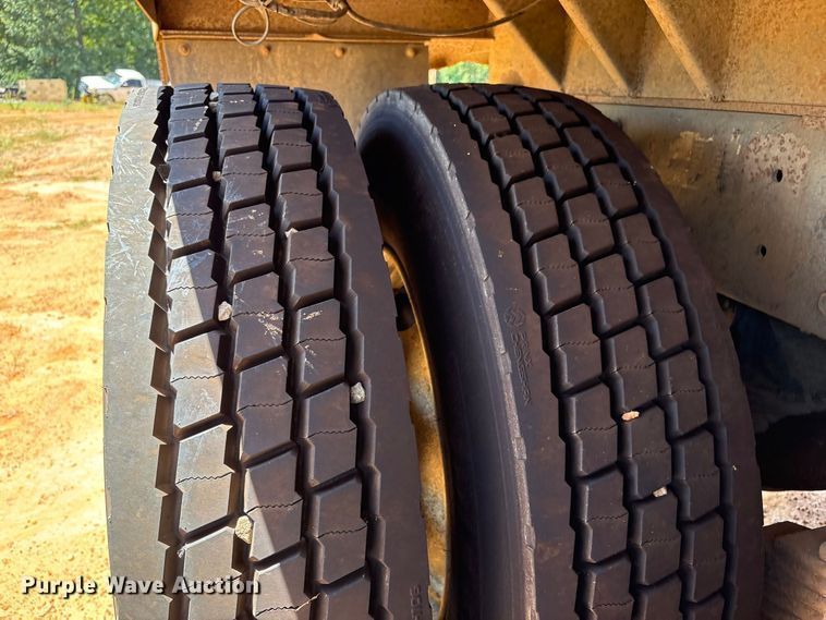 image for item EU0833 2005 Mack CHN dump truck