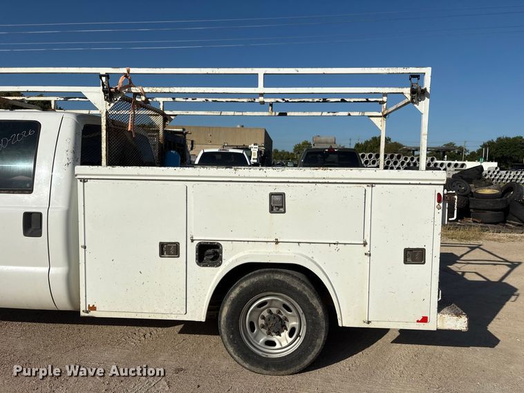 image for item EU0836 2014 Ford F250 Super Duty Crew Cab utility bed pickup truck